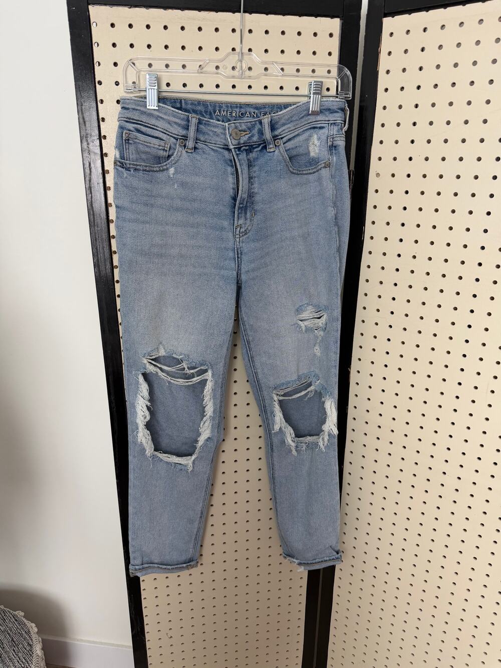 American Eagle Ripped Mom Jeans Light Wash Size 2